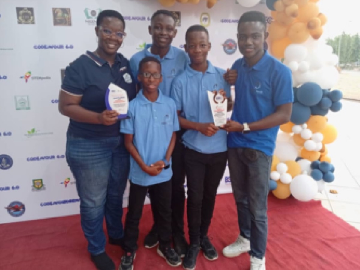 Nibi's Tech students and instructors with their awards at the Codeavour national finals